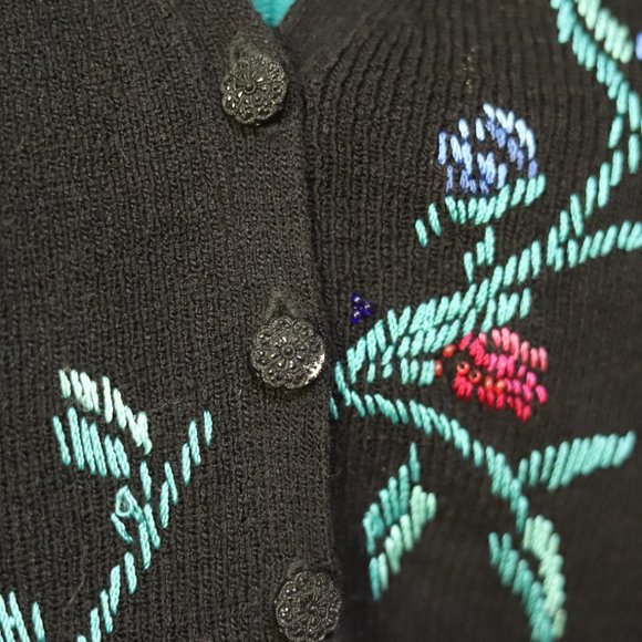 Vintage | Embroidered Flower Vest - Picture 4 of 9